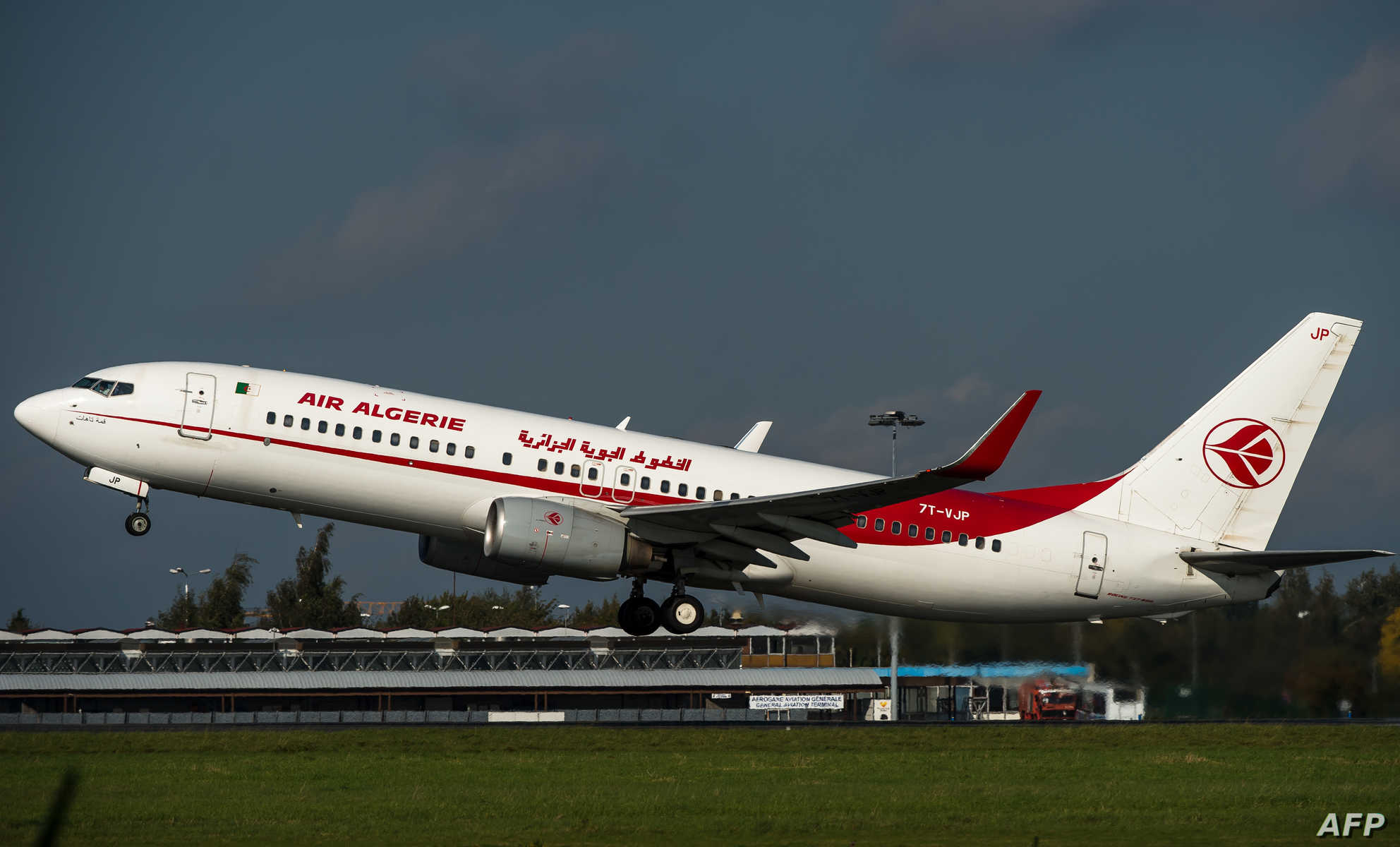 حبس 10 شرطيين بالجزائر