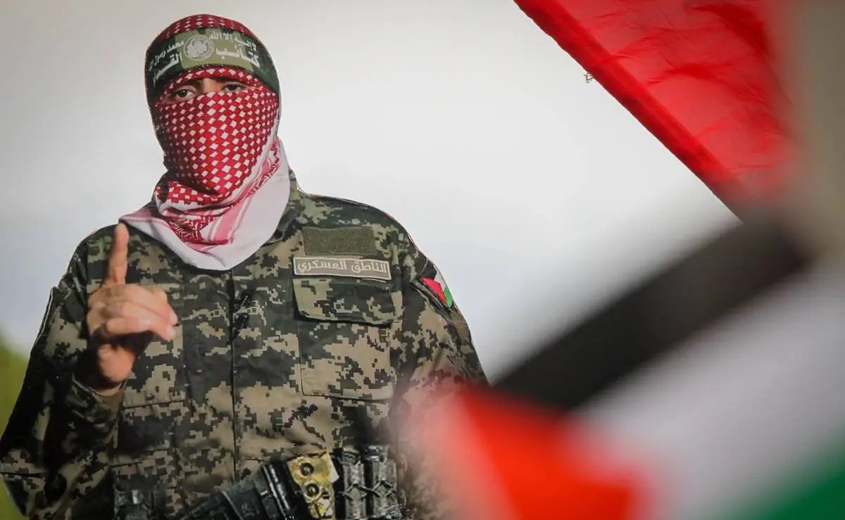 آثار غارة جوية صهيونية على مبنى سكني في حي الرمال بمدينة غزة أسفرت عن استشهاد سبعة فلسطينيين