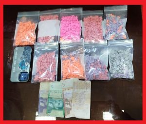 تفتيش شخص على متن حافلة لنقل المسافرين يفجر مفاجأة