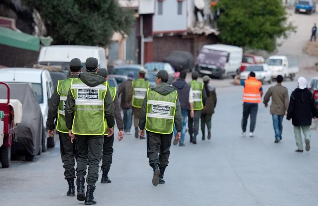انتحار زاكورة، ثكنة القوات المساعدة، حادثة مأساوية، تحقيقات الدرك الملكي، النيابة العامة زاكورة، انتحار عنصر أمني، ظروف اجتماعية ونفسية، تشريح جثة، سرية التحقيق، صدمة في الثكنة
