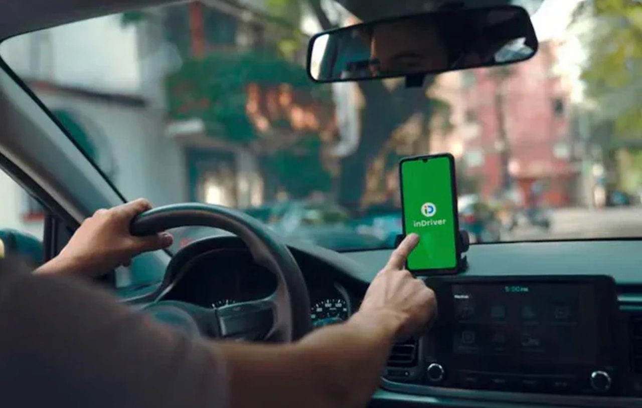 سائقو سيارات النقل عبر التطبيقات الذكية في المغرب خلال وقفة احتجاجية