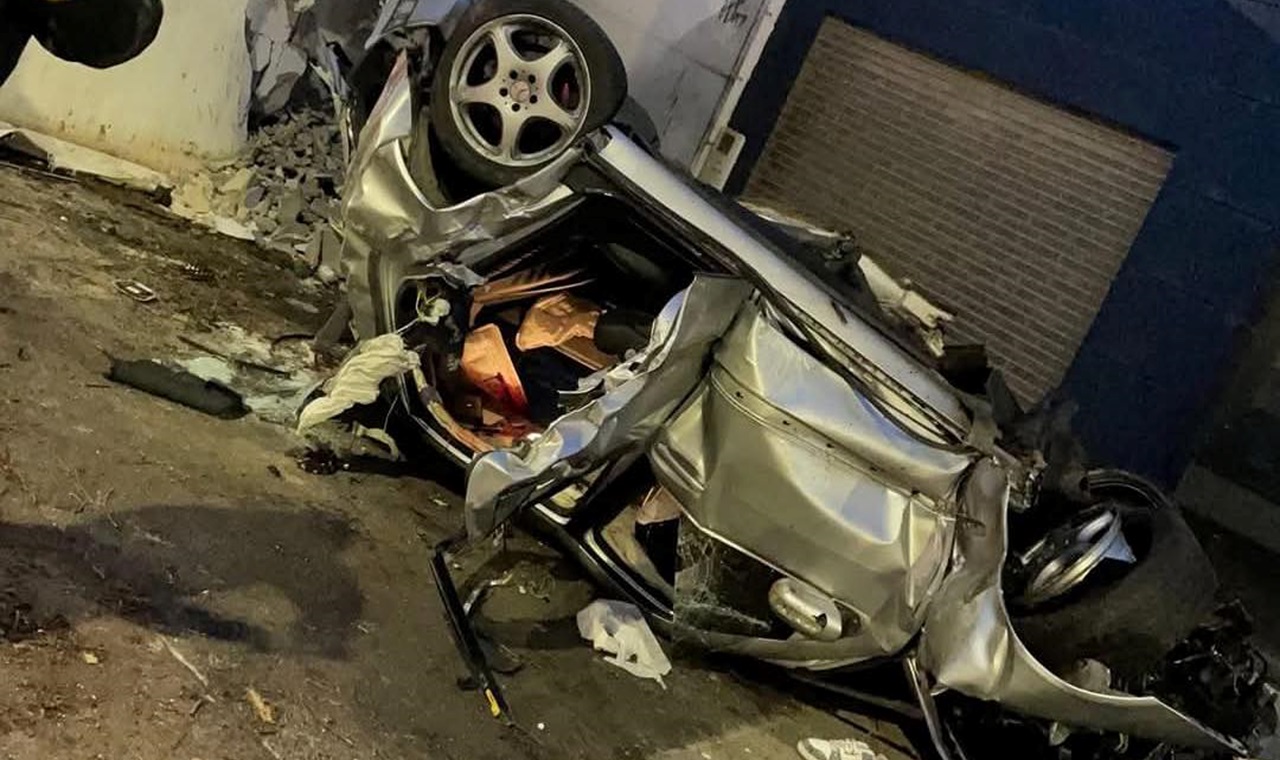 عناصر الأمن الوطني خلال معاينة موقع حادث سير خطير بمدينة خريبكة