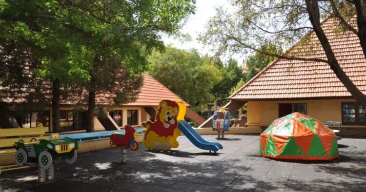 حزب العدالة والتنمية يدعو للتحقيق في طرد تلاميذ من مدرسة الأخوين بإفران