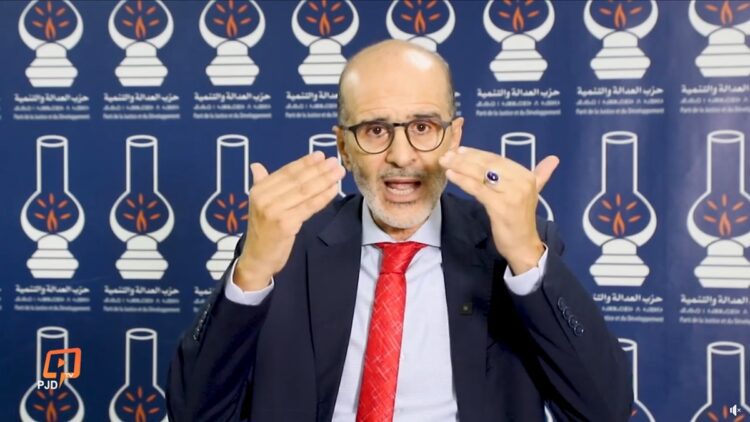 الأزمي يواجه أخنوش ويكشف سياق ومغالطات حواره الأخير