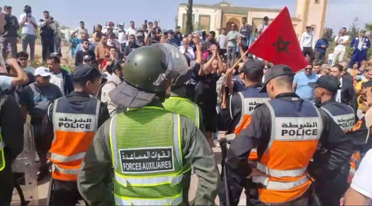 احتجاج ساكنة أكادير أمام مستشفى الحسن الثاني بسبب تردي الوضع الصحي