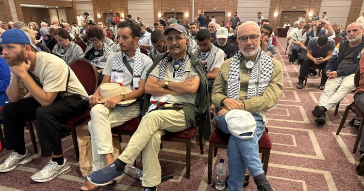 مشهد من ميناء سيدي بوسعيد في تونس خلال استعدادات أسطول الصمود لكسر الحصار عن غزة