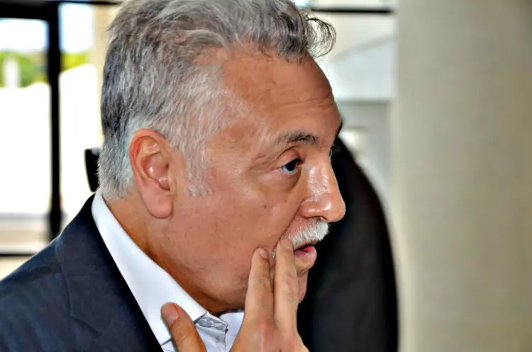 مايسة سلامة الناجي خلال بث مباشر على فيسبوك تعلن استقالتها من حزب التقدم والاشتراكية