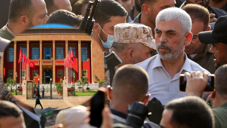 لافتة تدعو إلى وقفة أمام البرلمان بالرباط دعماً لفلسطين ورفضاً للتطبيع