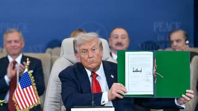 الرئيس الأمريكي دونالد ترامب خلال إعلان المرحلة الثانية من اتفاق غزة