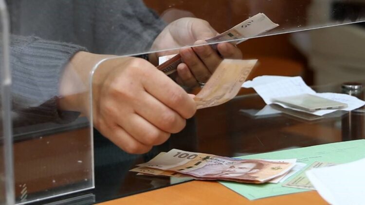 نادية فتاح العلوي خلال عرضها أمام مجلس النواب حول برنامج الدعم الاجتماعي المباشر