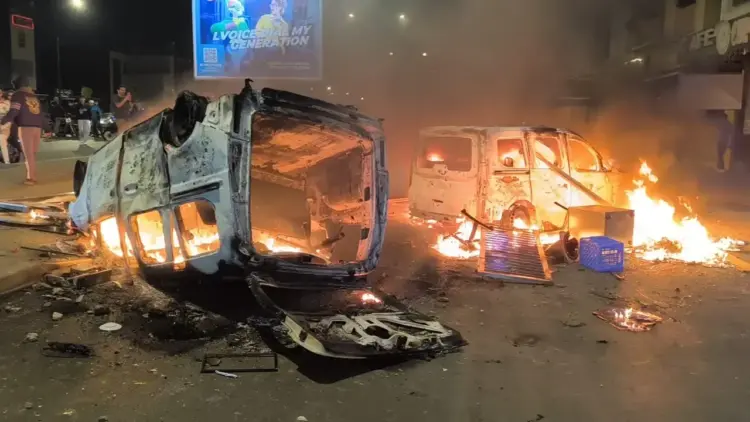 عناصر من الشرطة المغربية أثناء عملية توقيف بمدينة سلا