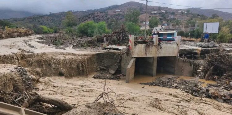 عناصر الوقاية المدنية تنتشل جثة قاصر جرفته السيول في نهر سلوان بالناظور