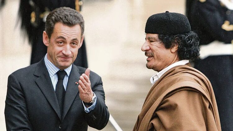 نيكولا ساركوزي داخل سيارة السجن بعد إدانته في قضية تمويل غير قانوني