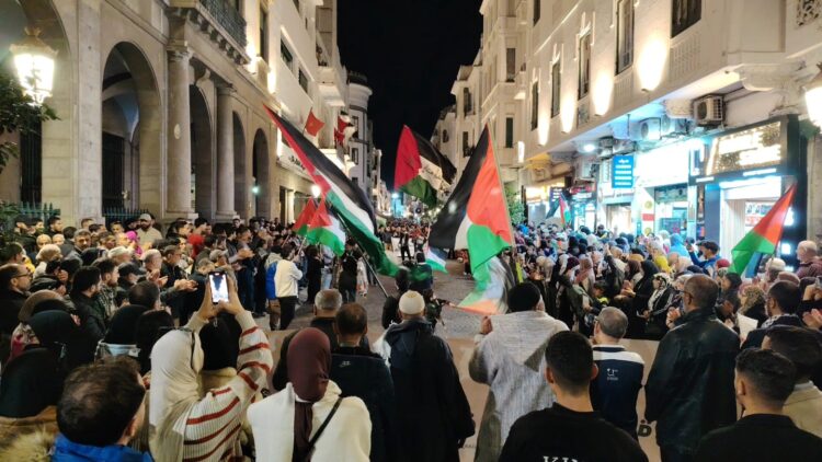 وقفة تضامنية بساحة الخصة بمدينة تطوان دعماً لفلسطين والسودان