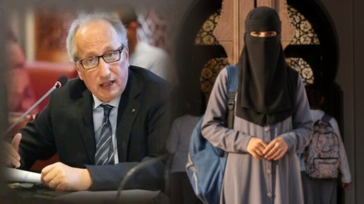 تلميذة منقبة، وزير التربية الوطنية