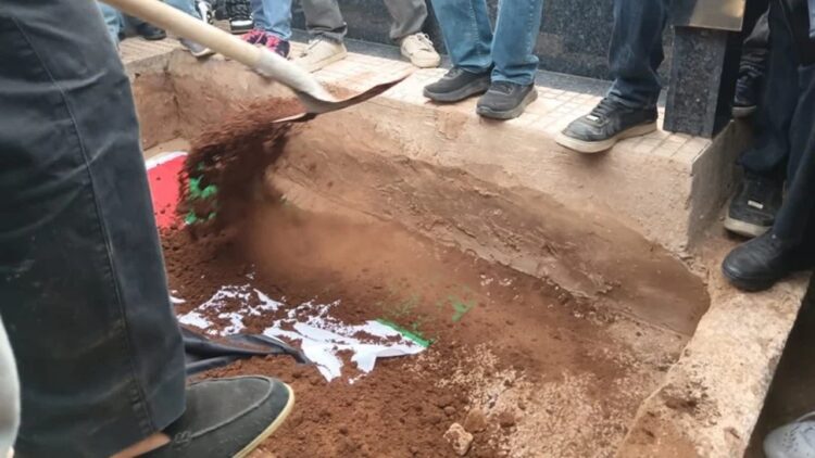 جنازة المناضل المغربي سيون أسيدون بالمقبرة اليهودية في الدار البيضاء