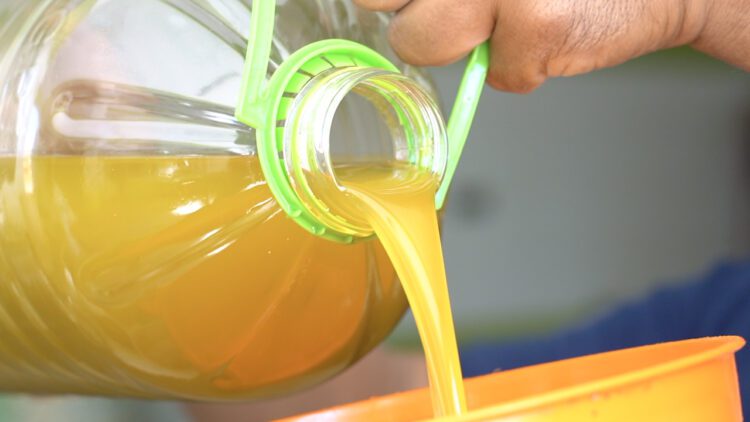 زجاجات زيت زيتون مغربي مع شعار أونسا