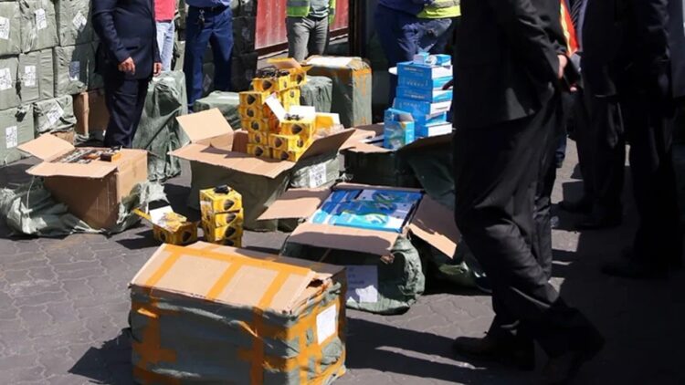 هواتف ذكية مستعملة معروضة للبيع في أحد أسواق الدار البيضاء