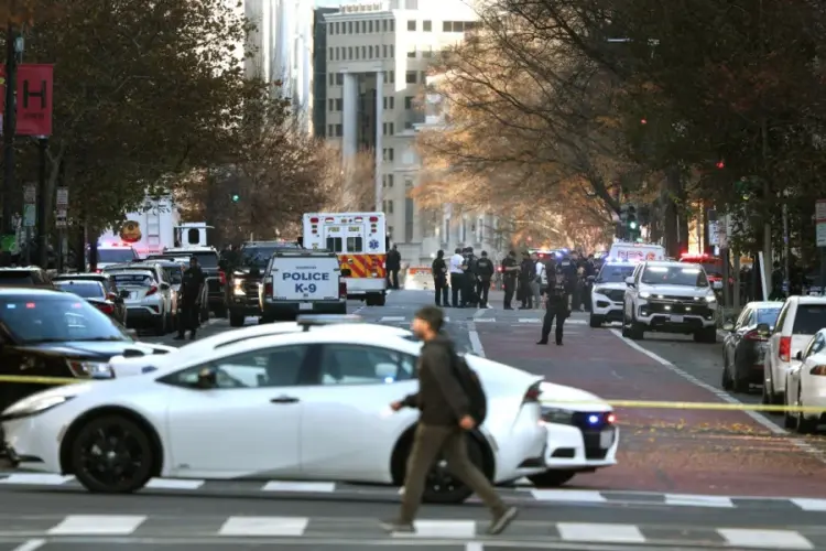 صورة تعبيرية لعناصر أمن أمريكي بالقرب من البيت الأبيض