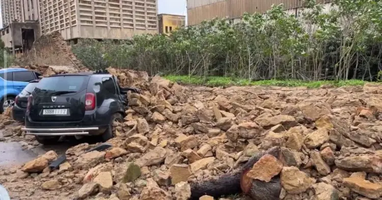 انهيار سور بحي تابريكت بمدينة سلا بسبب التساقطات المطرية