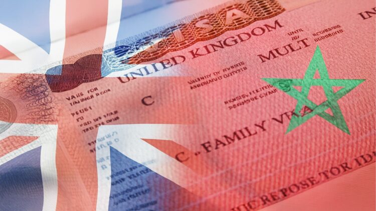 صورة تعبيرية لجواز سفر مغربي مع رمز التأشيرة الإلكترونية البريطانية eVisa
