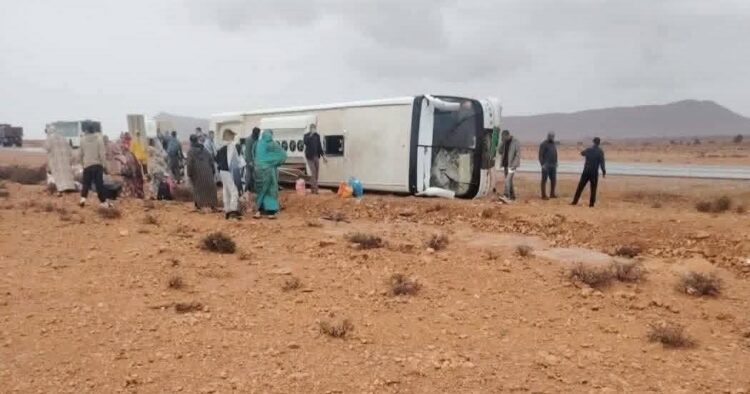 انقلاب حافلة لنقل المسافرين والألطاف الإلاهية تحول دون وقوع الكارثة نواحي كلميم