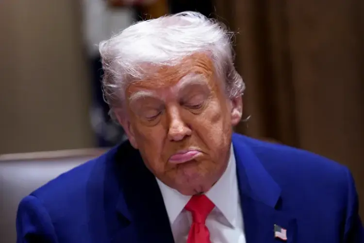 دونالد ترامب خلال تصريحاته المثيرة للجدل حول العمليات العسكرية