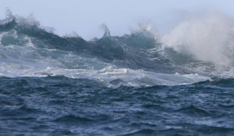 صورة لبحر هائج، صورة لأمواج عاتية