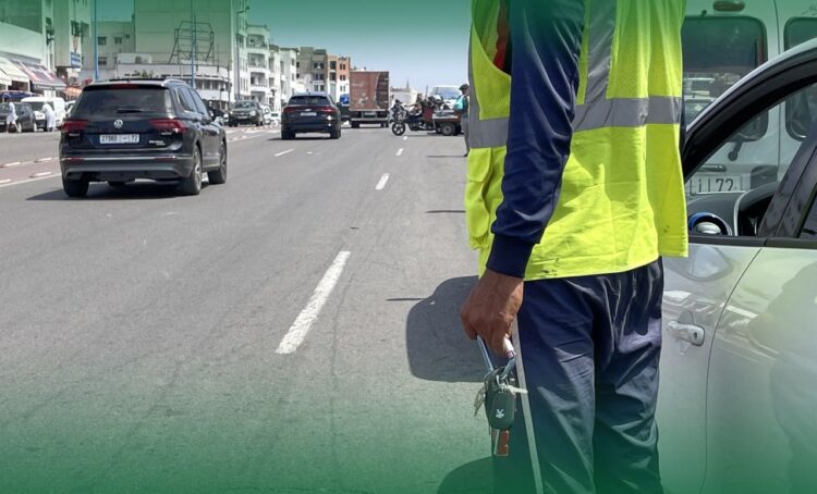 مواقف السيارات، حراس السيارات، جيلي اصفر