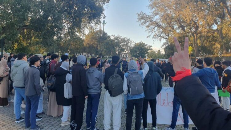 احتجاجات طلابية بجامعة ابن طفيل بالقنيطرة على خلفية مقاطعة الامتحانات