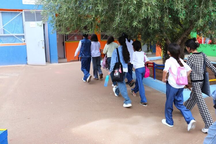 مؤسسة تعليمية بمدينة القصر الكبير بعد إعلان استئناف الدراسة حضورياً