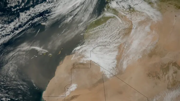 صورة قمر اصطناعي توضح كثافة الغبار الصحراوي المتجه نحو المغرب وشبه الجزيرة الإيبيرية بسبب الرياح القوية